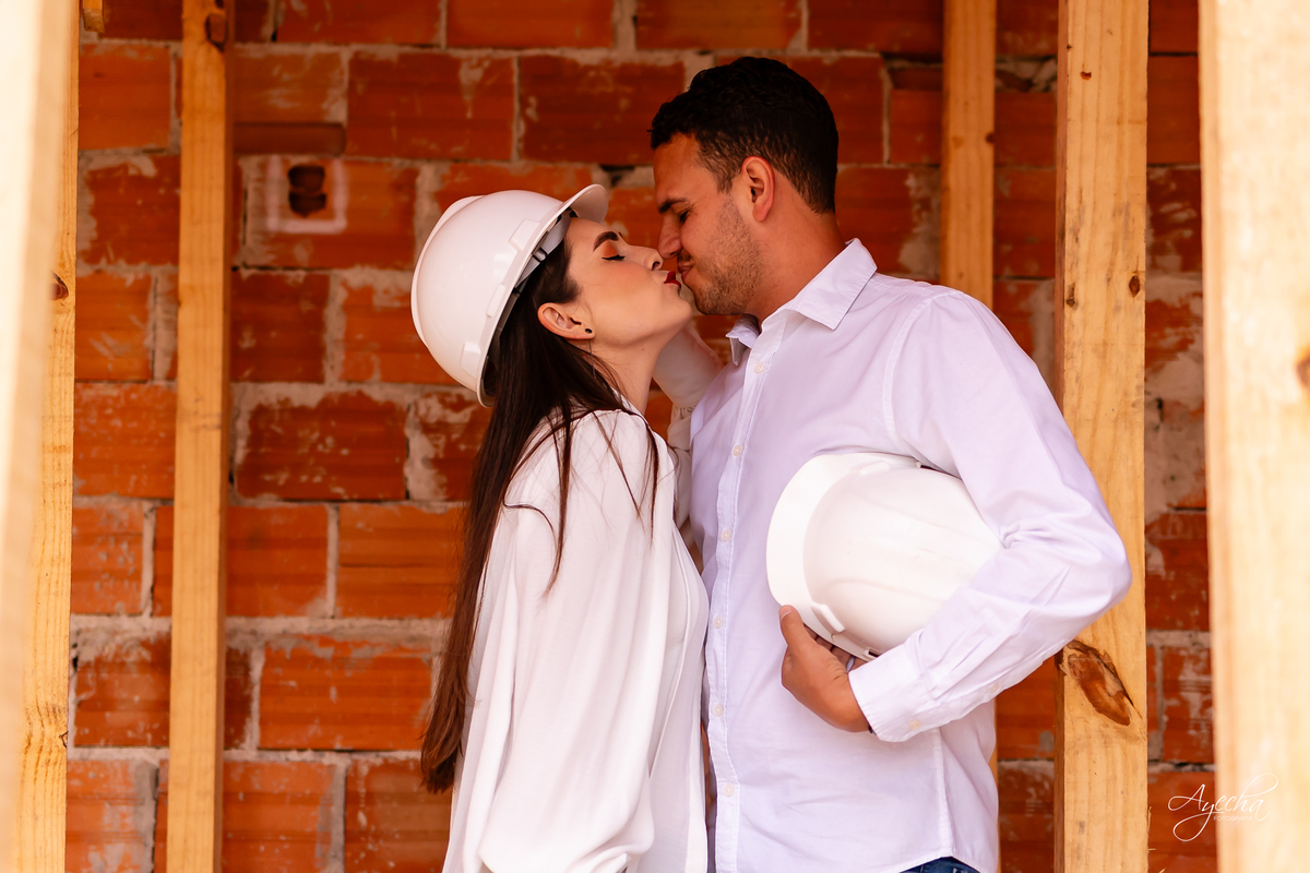 ensaio diferente; ensaio de casal, pé wedding; ensaio pré casamento; construindo nossa casa; ensaio contrução; ensaio autentico; ideia de fotos de casal; construindo nossa casa; fotos de casal; fotos noivos; ensaio noivos; ensaio familia