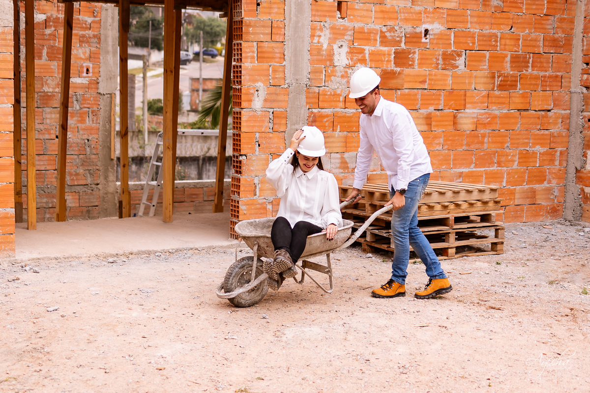 ensaio diferente; ensaio de casal, pé wedding; ensaio pré casamento; construindo nossa casa; ensaio contrução; ensaio autentico; ideia de fotos de casal; construindo nossa casa; fotos de casal; fotos noivos; ensaio noivos; ensaio familia