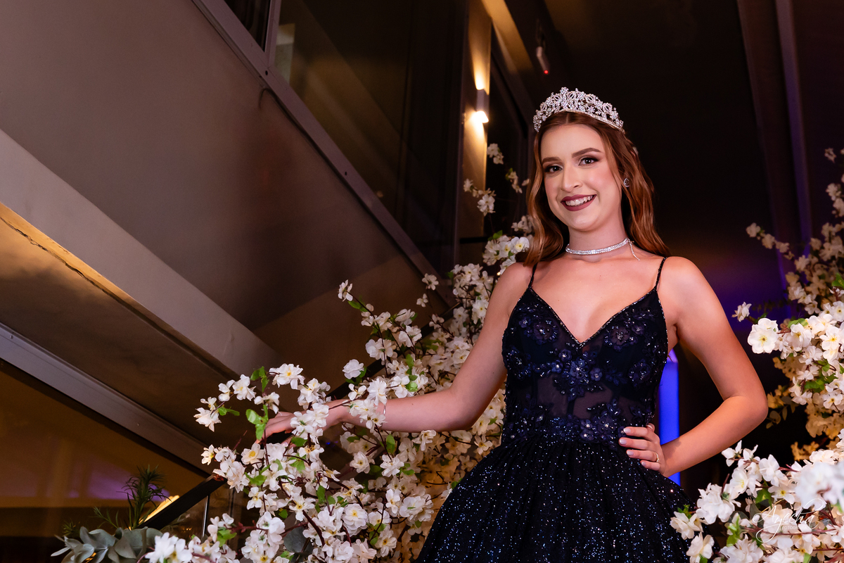 mansao jardino; fotos eventos curitiba; vestido azul; debutante curitiba; 15 anos mansao jardino fotos; lugares para festas de 15 anos; espaço para festa 15 anos curitiba; debut; debut curitiba; 15 anos curitiba; festa 15 anos fotos;
