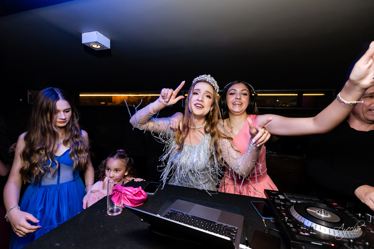 mansao jardino; fotos eventos curitiba; vestido azul; debutante curitiba; 15 anos mansao jardino fotos; lugares para festas de 15 anos; espaço para festa 15 anos curitiba; debut; debut curitiba; 15 anos curitiba; festa 15 anos fotos;