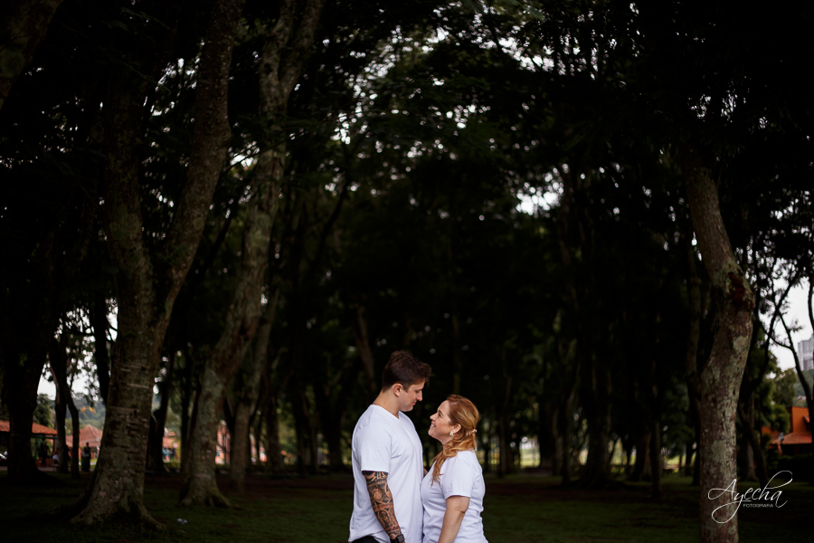Ana e Ludi - Pré Wedding - Ensaio de Casal - Parque Barigui - Curitiba. Por Deborah Ayecha