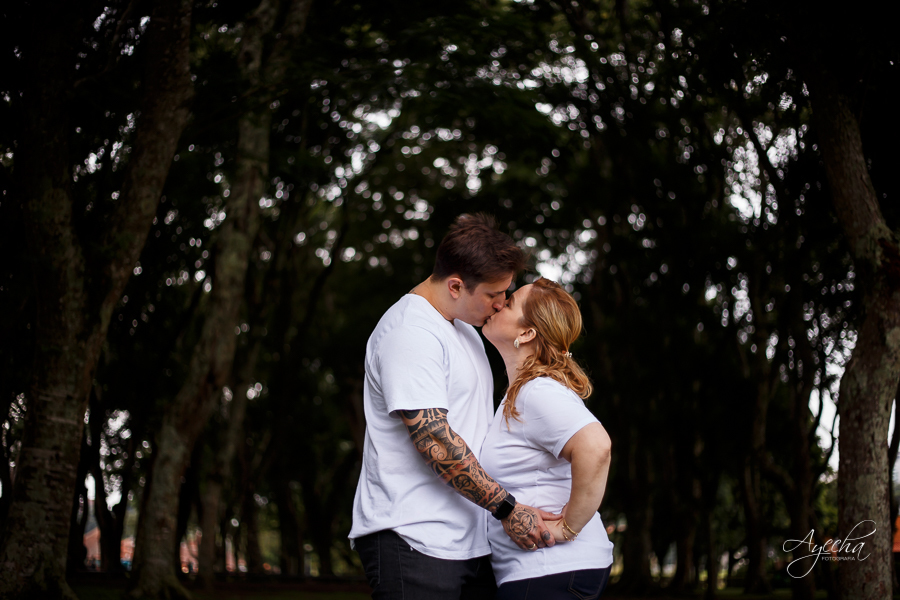 Ana e Ludi - Pré Wedding - Ensaio de Casal - Parque Barigui - Curitiba. Por Deborah Ayecha