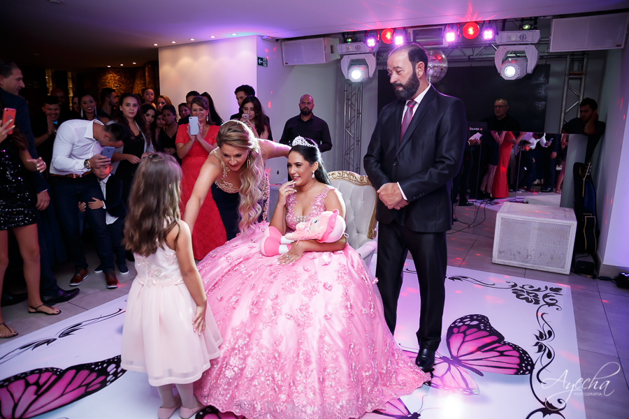 Fotografia de 15 anos; Vídeo de 15 anos; Debutantes Curitiba; Deborah Ayecha Fotografia; Festa de debutante; Festa de 15 anos;