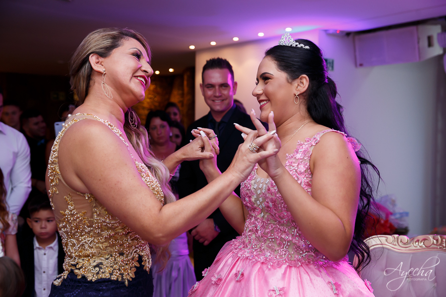 Fotografia de 15 anos; Vídeo de 15 anos; Debutantes Curitiba; Deborah Ayecha Fotografia; Festa de debutante; Festa de 15 anos;