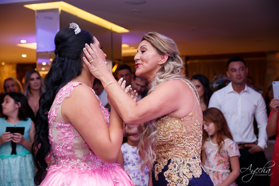 Fotografia de 15 anos; Vídeo de 15 anos; Debutantes Curitiba; Deborah Ayecha Fotografia; Festa de debutante; Festa de 15 anos;