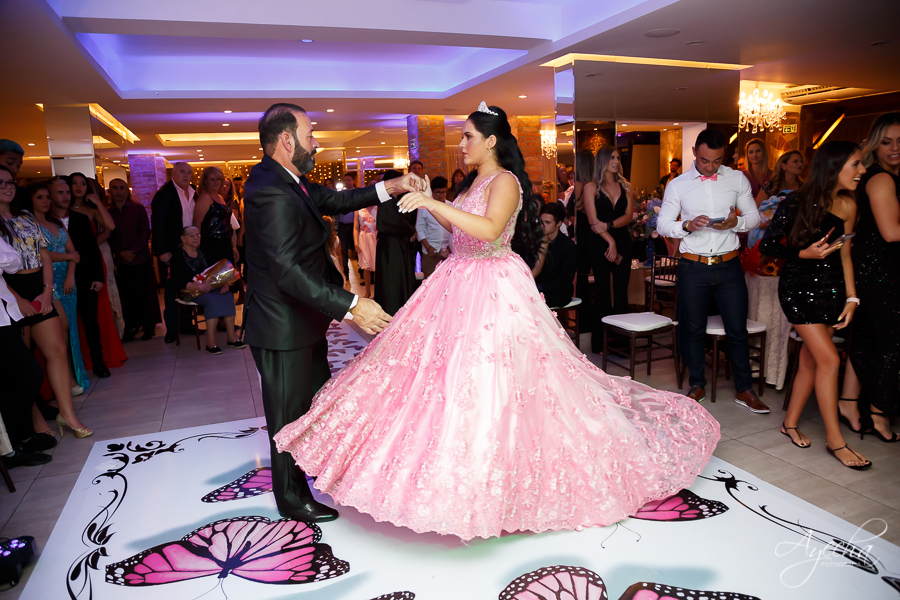 Fotografia de 15 anos; Vídeo de 15 anos; Debutantes Curitiba; Deborah Ayecha Fotografia; Festa de debutante; Festa de 15 anos;