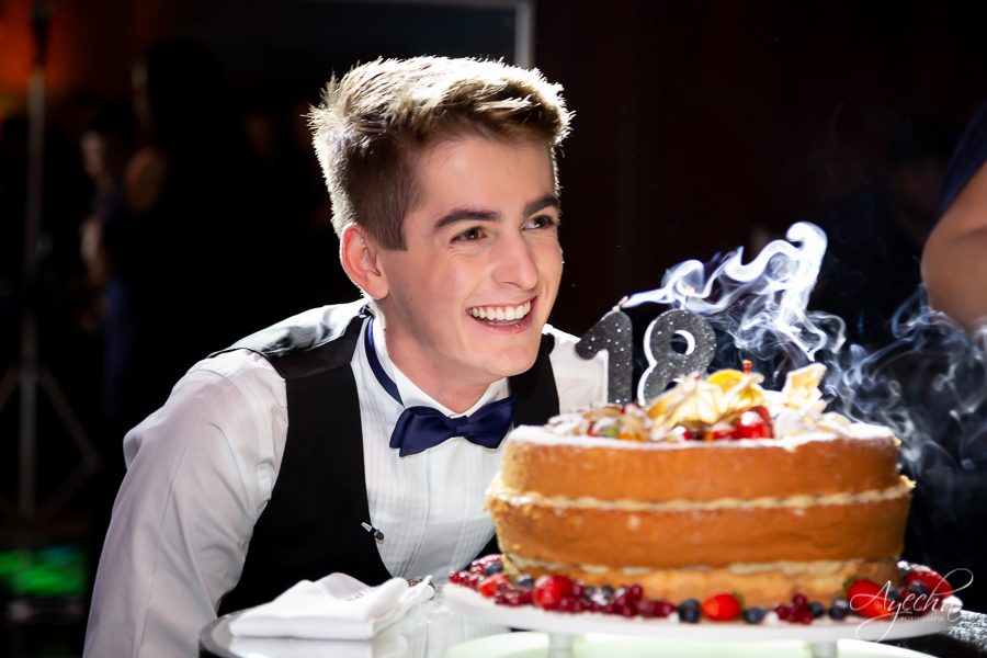 18 anos; Festa de 18 anos; Thiago Ronkoski; Deborah Ayecha Fotografia, Fotografo Curitiba, Fotografia Curitiba, Buffet Original, Fotografia de casamento; Debutantes Curitiba, 15 anos; Photographer, Wedding, Fotografia de casamento curitiba;