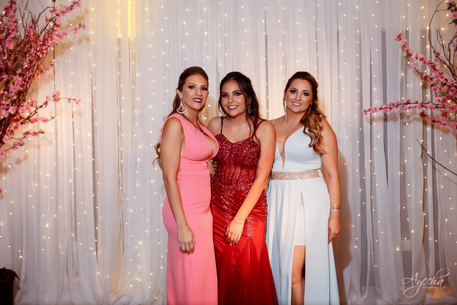 15 ANOS; DEBUTANTE; FESTA DE DEBUTANTE; FESTA DE 15 ANOS; ENSAIO DE DEBUTANTE; ENSAIO DE 15 ANOS; FESTA DE DEBUTANTE; FESTA DE 15 ANOS; CHACARA ABURA; MAKING OF DEBUTANTE; FOTOGRAFO DE 15 ANOS; 15 ANOS CURITIBA; VESTIDO DE DEBUTANTE; VESTIDO 15 ANOS