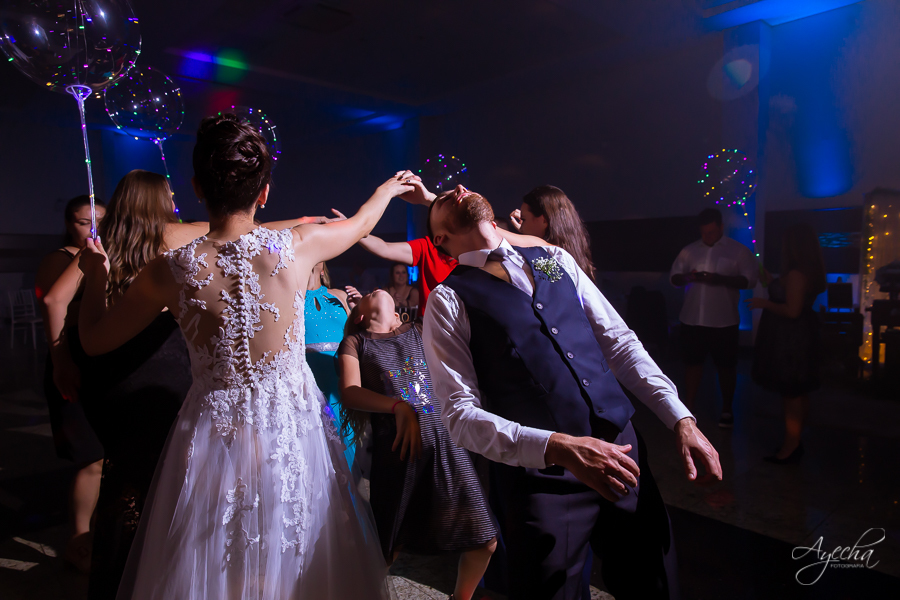 Noivas Curitibanas; Fotografo de Casamento Curitiba; Deborah Ayecha Fotografia; Rita Gonzales Maquiadora; Ensaio Parque das Aguas Piraquara; Vallejo Eventos; Eventos Piraquara; Eventos Curitiba; Fotografia de Casamento; Noivas Pinhais; Cerimoniale