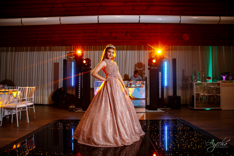 Cynthia Ayres Decoração; 15 anos; Debutantes Curitiba; Associação Sanepar Curitiba; 15 anos bailarina; balada 15 anos; deborah ayecha fotografia; fotógrafos curitiba; melhores fotografos casamento curitiba; ensaio debutante; ensaios curitiba;