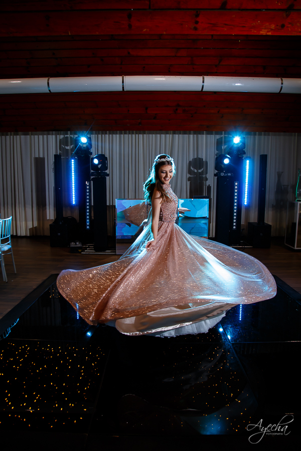 Cynthia Ayres Decoração; 15 anos; Debutantes Curitiba; Associação Sanepar Curitiba; 15 anos bailarina; balada 15 anos; deborah ayecha fotografia; fotógrafos curitiba; melhores fotografos casamento curitiba; ensaio debutante; ensaios curitiba;