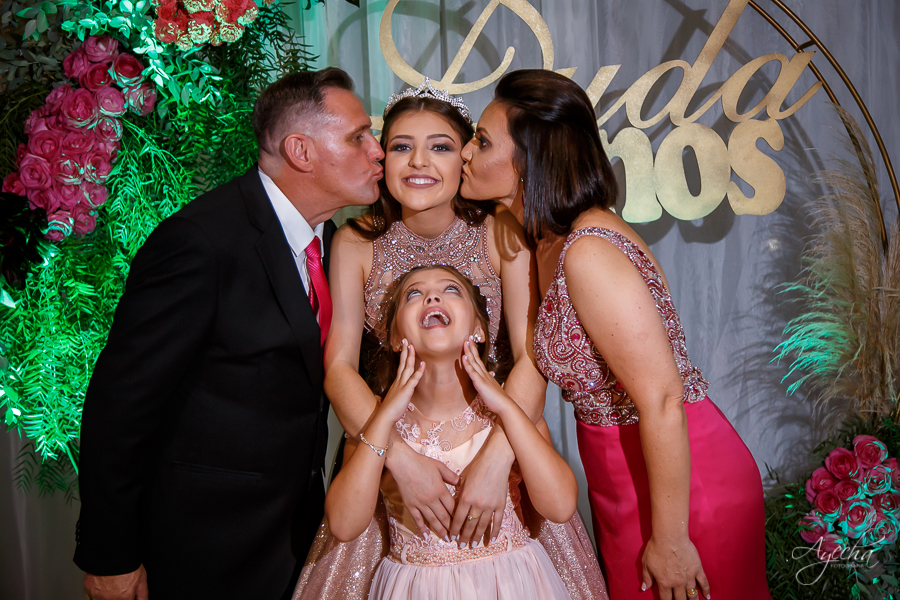 Cynthia Ayres Decoração; 15 anos; Debutantes Curitiba; Associação Sanepar Curitiba; 15 anos bailarina; balada 15 anos; deborah ayecha fotografia; fotógrafos curitiba; melhores fotografos casamento curitiba; ensaio debutante; ensaios curitiba;