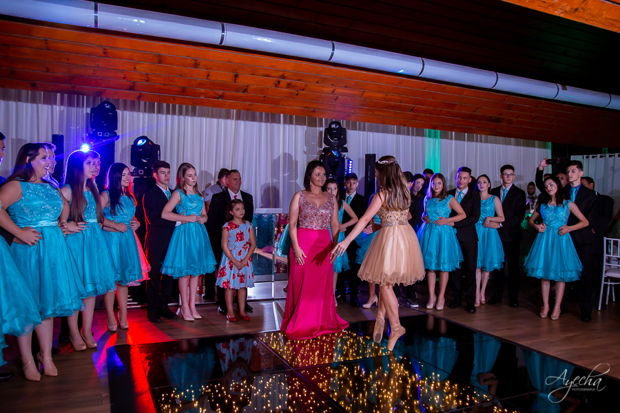 Cynthia Ayres Decoração; 15 anos; Debutantes Curitiba; Associação Sanepar Curitiba; 15 anos bailarina; balada 15 anos; deborah ayecha fotografia; fotógrafos curitiba; melhores fotografos casamento curitiba; ensaio debutante; bolo vivo 15 anos;