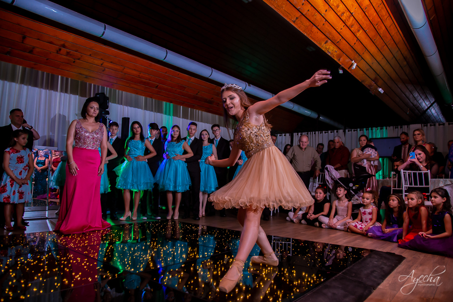 Cynthia Ayres Decoração; 15 anos; Debutantes Curitiba; Associação Sanepar Curitiba; 15 anos bailarina; balada 15 anos; deborah ayecha fotografia; fotógrafos curitiba; melhores fotografos casamento curitiba; ensaio debutante; ensaios curitiba;