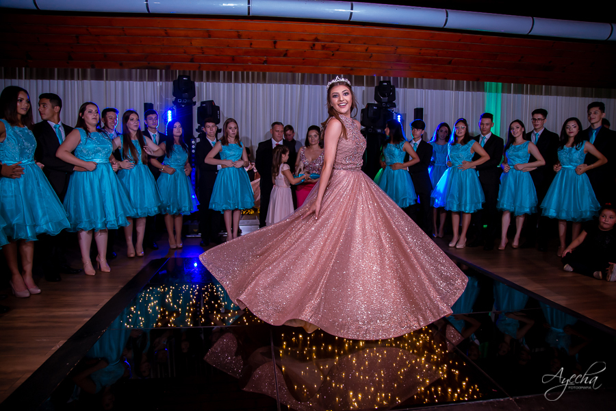 Cynthia Ayres Decoração; 15 anos; Debutantes Curitiba; Associação Sanepar Curitiba; 15 anos bailarina; balada 15 anos; deborah ayecha fotografia; fotógrafos curitiba; melhores fotografos casamento curitiba; ensaio debutante; ensaios curitiba;