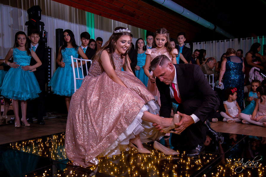 Cynthia Ayres Decoração; 15 anos; Debutantes Curitiba; Associação Sanepar Curitiba; 15 anos bailarina; balada 15 anos; deborah ayecha fotografia; fotógrafos curitiba; melhores fotografos casamento curitiba; ensaio debutante; ensaios curitiba;