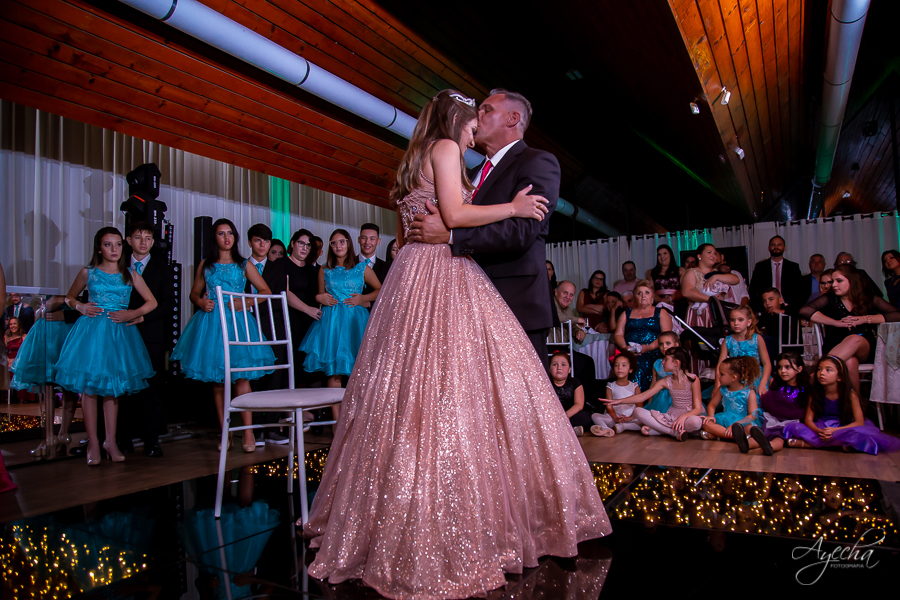 Cynthia Ayres Decoração; 15 anos; Debutantes Curitiba; Associação Sanepar Curitiba; 15 anos bailarina; balada 15 anos; deborah ayecha fotografia; fotógrafos curitiba; melhores fotografos casamento curitiba; ensaio debutante; ensaios curitiba;