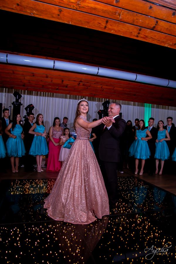 Cynthia Ayres Decoração; 15 anos; Debutantes Curitiba; Associação Sanepar Curitiba; 15 anos bailarina; balada 15 anos; deborah ayecha fotografia; fotógrafos curitiba; melhores fotografos casamento curitiba; ensaio debutante; ensaios curitiba;