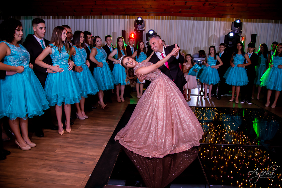 Cynthia Ayres Decoração; 15 anos; Debutantes Curitiba; Associação Sanepar Curitiba; 15 anos bailarina; balada 15 anos; deborah ayecha fotografia; fotógrafos curitiba; melhores fotografos casamento curitiba; ensaio debutante; ensaios curitiba;