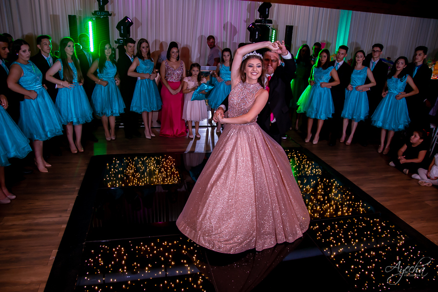 Cynthia Ayres Decoração; 15 anos; Debutantes Curitiba; Associação Sanepar Curitiba; 15 anos bailarina; balada 15 anos; deborah ayecha fotografia; fotógrafos curitiba; melhores fotografos casamento curitiba; ensaio debutante; ensaios curitiba;