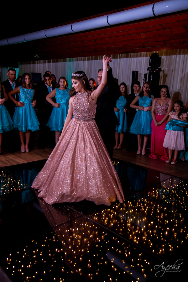 Cynthia Ayres Decoração; 15 anos; Debutantes Curitiba; Associação Sanepar Curitiba; 15 anos bailarina; balada 15 anos; deborah ayecha fotografia; fotógrafos curitiba; melhores fotografos casamento curitiba; ensaio debutante; ensaios curitiba;