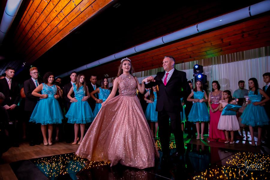 Cynthia Ayres Decoração; 15 anos; Debutantes Curitiba; Associação Sanepar Curitiba; 15 anos bailarina; balada 15 anos; deborah ayecha fotografia; fotógrafos curitiba; melhores fotografos casamento curitiba; ensaio debutante; bolo vivo 15 anos;