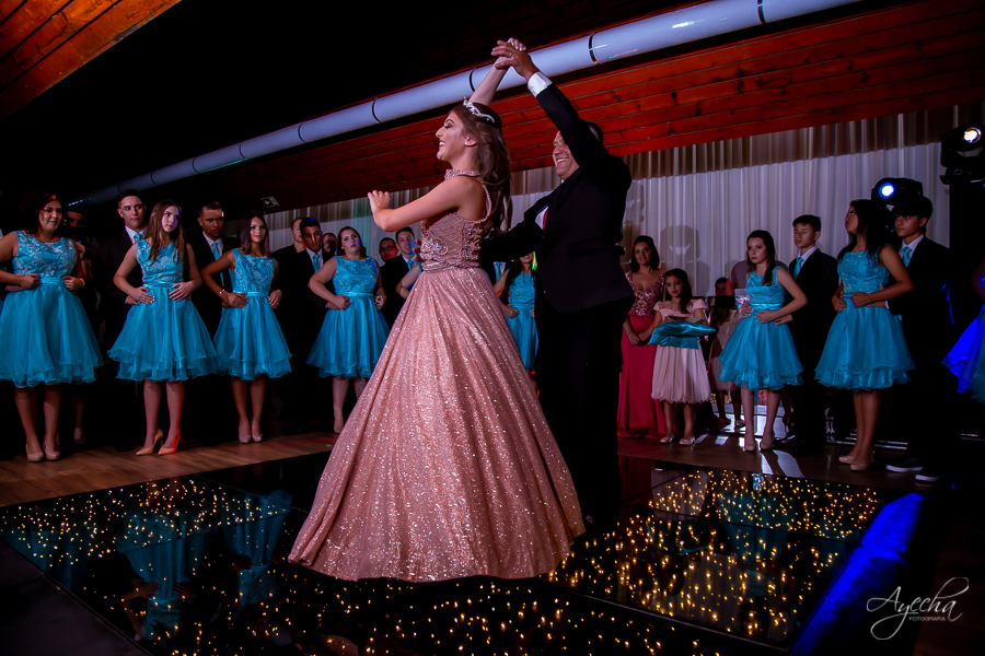 Cynthia Ayres Decoração; 15 anos; Debutantes Curitiba; Associação Sanepar Curitiba; 15 anos bailarina; balada 15 anos; deborah ayecha fotografia; fotógrafos curitiba; melhores fotografos casamento curitiba; ensaio debutante; bolo vivo 15 anos;
