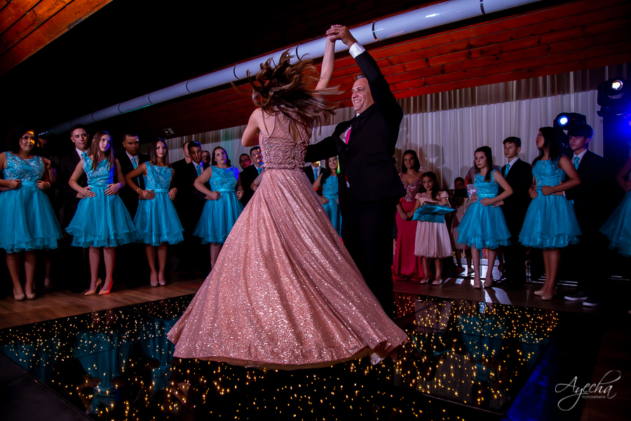 Cynthia Ayres Decoração; 15 anos; Debutantes Curitiba; Associação Sanepar Curitiba; 15 anos bailarina; balada 15 anos; deborah ayecha fotografia; fotógrafos curitiba; melhores fotografos casamento curitiba; ensaio debutante; bolo vivo 15 anos;