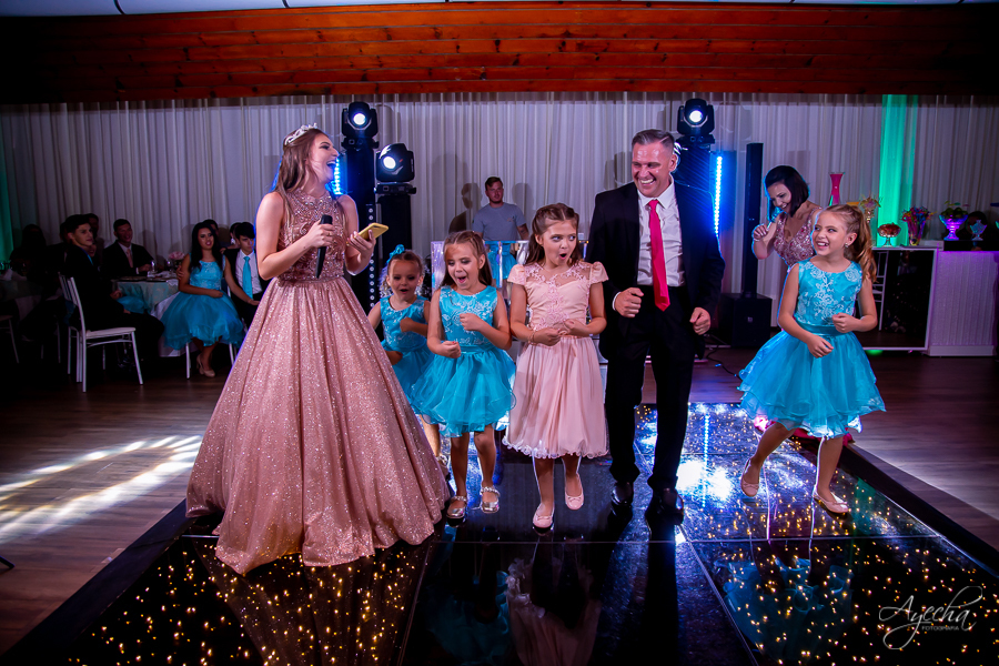 Cynthia Ayres Decoração; 15 anos; Debutantes Curitiba; Associação Sanepar Curitiba; 15 anos bailarina; balada 15 anos; deborah ayecha fotografia; fotógrafos curitiba; melhores fotografos casamento curitiba; ensaio debutante; bolo vivo 15 anos;