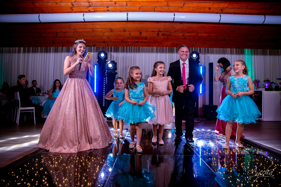 Cynthia Ayres Decoração; 15 anos; Debutantes Curitiba; Associação Sanepar Curitiba; 15 anos bailarina; balada 15 anos; deborah ayecha fotografia; fotógrafos curitiba; melhores fotografos casamento curitiba; ensaio debutante; bolo vivo 15 anos;