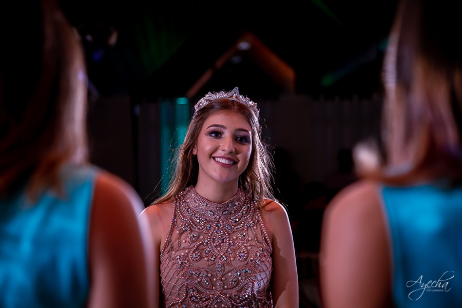 Cynthia Ayres Decoração; 15 anos; Debutantes Curitiba; Associação Sanepar Curitiba; 15 anos bailarina; balada 15 anos; deborah ayecha fotografia; fotógrafos curitiba; melhores fotografos casamento curitiba; ensaio debutante; bolo vivo 15 anos;