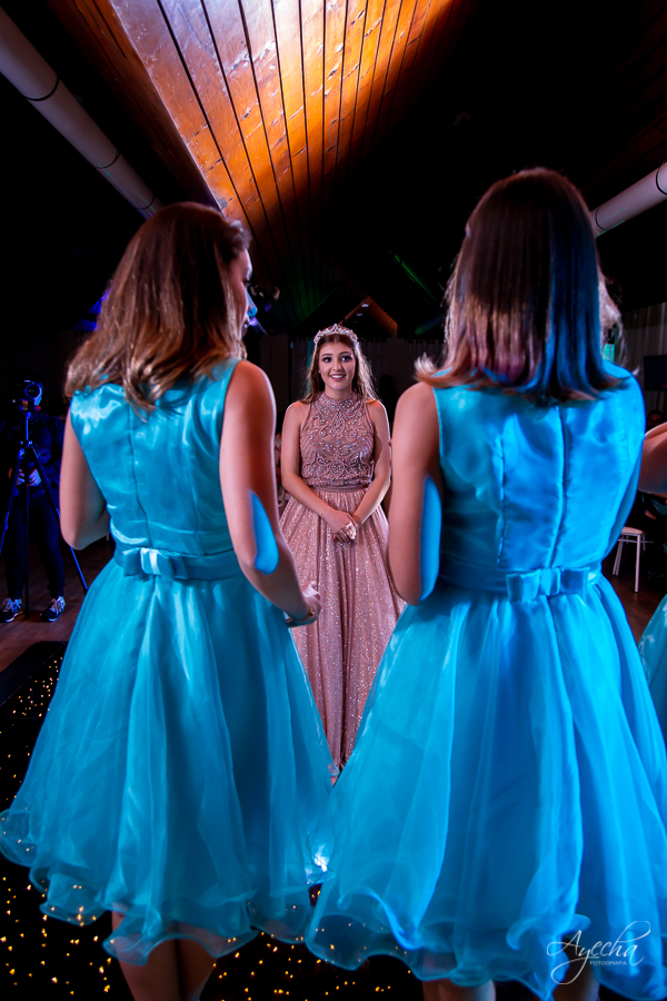 Cynthia Ayres Decoração; 15 anos; Debutantes Curitiba; Associação Sanepar Curitiba; 15 anos bailarina; balada 15 anos; deborah ayecha fotografia; fotógrafos curitiba; melhores fotografos casamento curitiba; ensaio debutante; bolo vivo 15 anos;