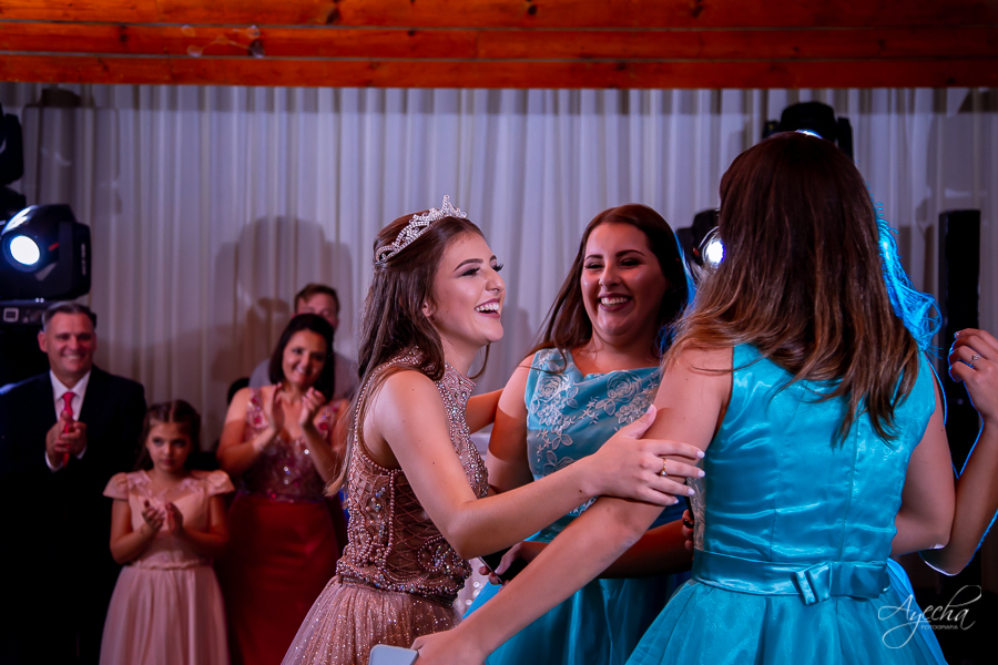 Cynthia Ayres Decoração; 15 anos; Debutantes Curitiba; Associação Sanepar Curitiba; 15 anos bailarina; balada 15 anos; deborah ayecha fotografia; fotógrafos curitiba; melhores fotografos casamento curitiba; ensaio debutante; bolo vivo 15 anos;
