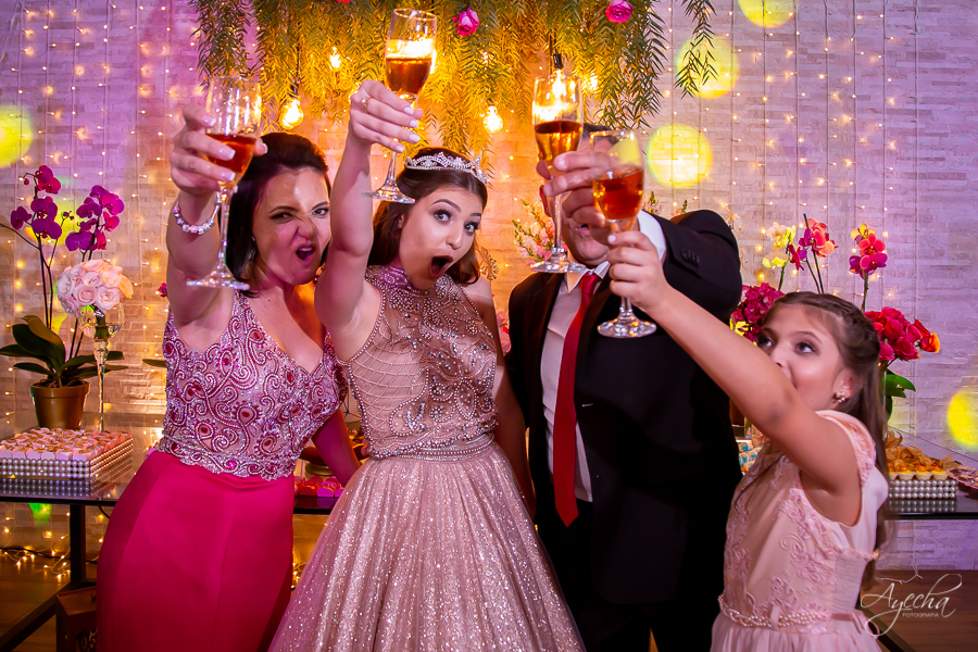 Cynthia Ayres Decoração; 15 anos; Debutantes Curitiba; Associação Sanepar Curitiba; 15 anos bailarina; balada 15 anos; deborah ayecha fotografia; fotógrafos curitiba; melhores fotografos casamento curitiba; ensaio debutante; bolo vivo 15 anos;