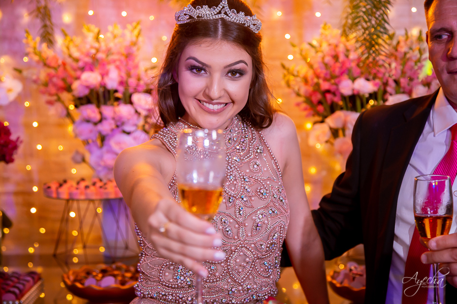 Cynthia Ayres Decoração; 15 anos; Debutantes Curitiba; Associação Sanepar Curitiba; 15 anos bailarina; balada 15 anos; deborah ayecha fotografia; fotógrafos curitiba; melhores fotografos casamento curitiba; ensaio debutante; bolo vivo 15 anos;