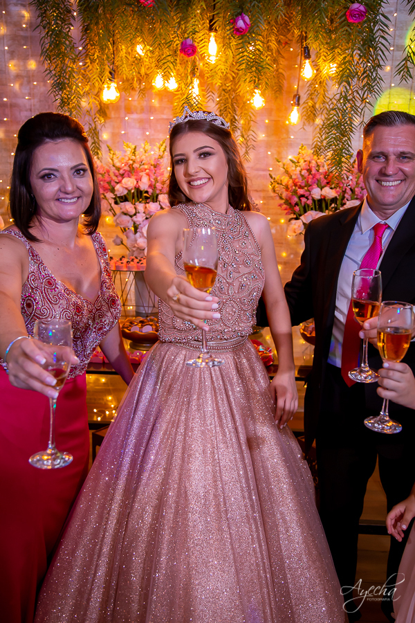 Cynthia Ayres Decoração; 15 anos; Debutantes Curitiba; Associação Sanepar Curitiba; 15 anos bailarina; balada 15 anos; deborah ayecha fotografia; fotógrafos curitiba; melhores fotografos casamento curitiba; ensaio debutante; bolo vivo 15 anos;