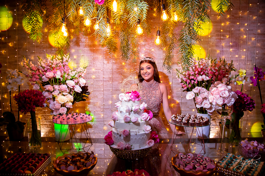 Cynthia Ayres Decoração; 15 anos; Debutantes Curitiba; Associação Sanepar Curitiba; 15 anos bailarina; balada 15 anos; deborah ayecha fotografia; fotógrafos curitiba; melhores fotografos casamento curitiba; ensaio debutante; bolo vivo 15 anos;