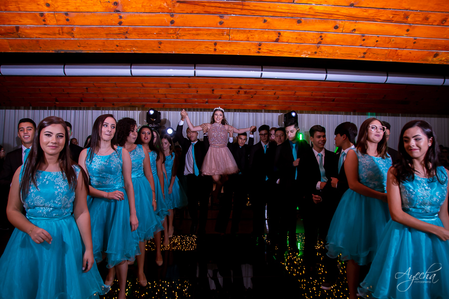 Cynthia Ayres Decoração; 15 anos; Debutantes Curitiba; Associação Sanepar Curitiba; 15 anos bailarina; balada 15 anos; deborah ayecha fotografia; fotógrafos curitiba; melhores fotografos casamento curitiba; ensaio debutante; bolo vivo 15 anos;