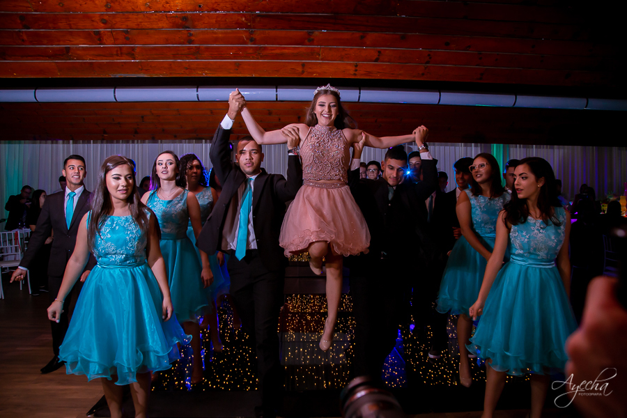 Cynthia Ayres Decoração; 15 anos; Debutantes Curitiba; Associação Sanepar Curitiba; 15 anos bailarina; balada 15 anos; deborah ayecha fotografia; fotógrafos curitiba; melhores fotografos casamento curitiba; ensaio debutante; bolo vivo 15 anos;