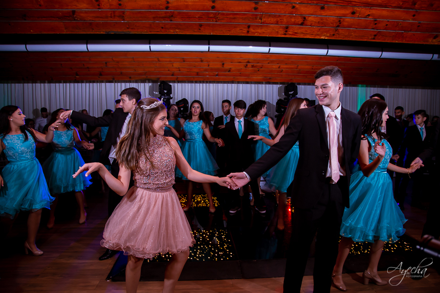 Cynthia Ayres Decoração; 15 anos; Debutantes Curitiba; Associação Sanepar Curitiba; 15 anos bailarina; balada 15 anos; deborah ayecha fotografia; fotógrafos curitiba; melhores fotografos casamento curitiba; ensaio debutante; bolo vivo 15 anos;