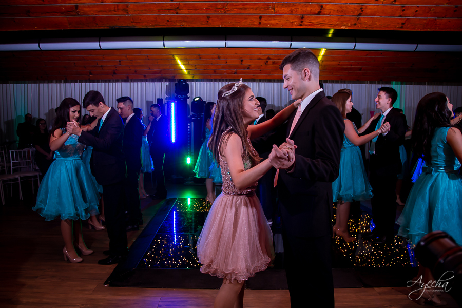 Cynthia Ayres Decoração; 15 anos; Debutantes Curitiba; Associação Sanepar Curitiba; 15 anos bailarina; balada 15 anos; deborah ayecha fotografia; fotógrafos curitiba; melhores fotografos casamento curitiba; ensaio debutante; bolo vivo 15 anos;