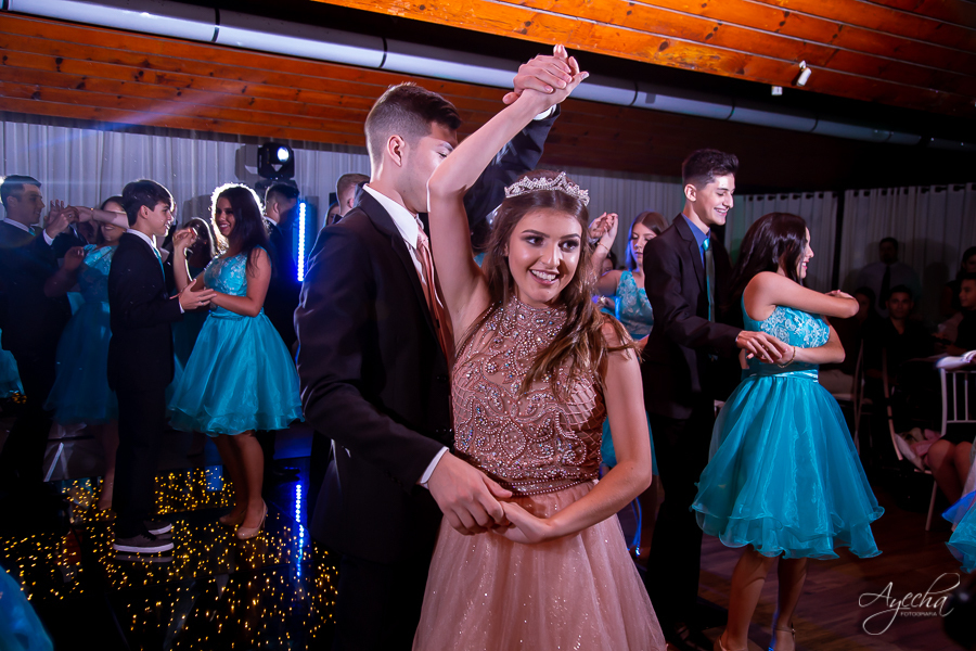 Cynthia Ayres Decoração; 15 anos; Debutantes Curitiba; Associação Sanepar Curitiba; 15 anos bailarina; balada 15 anos; deborah ayecha fotografia; fotógrafos curitiba; melhores fotografos casamento curitiba; ensaio debutante; bolo vivo 15 anos;