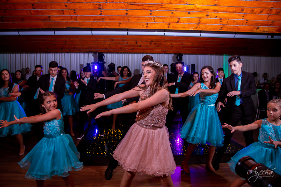 Cynthia Ayres Decoração; 15 anos; Debutantes Curitiba; Associação Sanepar Curitiba; 15 anos bailarina; balada 15 anos; deborah ayecha fotografia; fotógrafos curitiba; melhores fotografos casamento curitiba; ensaio debutante; bolo vivo 15 anos;