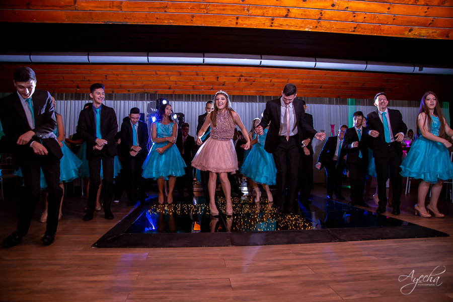 Cynthia Ayres Decoração; 15 anos; Debutantes Curitiba; Associação Sanepar Curitiba; 15 anos bailarina; balada 15 anos; deborah ayecha fotografia; fotógrafos curitiba; melhores fotografos casamento curitiba; ensaio debutante; bolo vivo 15 anos;