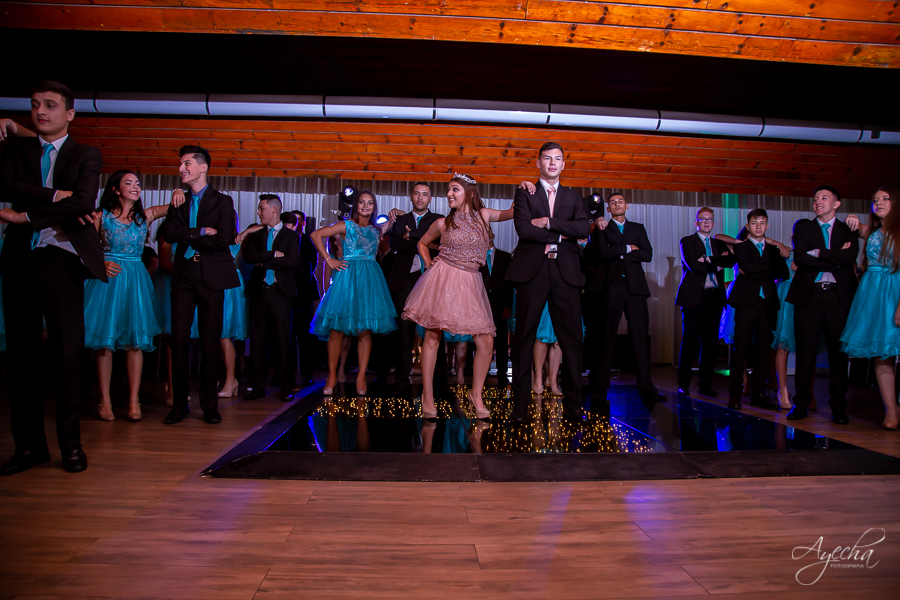 Cynthia Ayres Decoração; 15 anos; Debutantes Curitiba; Associação Sanepar Curitiba; 15 anos bailarina; balada 15 anos; deborah ayecha fotografia; fotógrafos curitiba; melhores fotografos casamento curitiba; ensaio debutante; bolo vivo 15 anos;