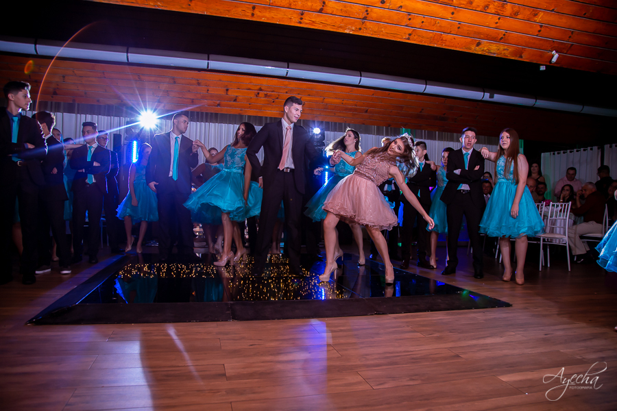 Cynthia Ayres Decoração; 15 anos; Debutantes Curitiba; Associação Sanepar Curitiba; 15 anos bailarina; balada 15 anos; deborah ayecha fotografia; fotógrafos curitiba; melhores fotografos casamento curitiba; ensaio debutante; bolo vivo 15 anos;