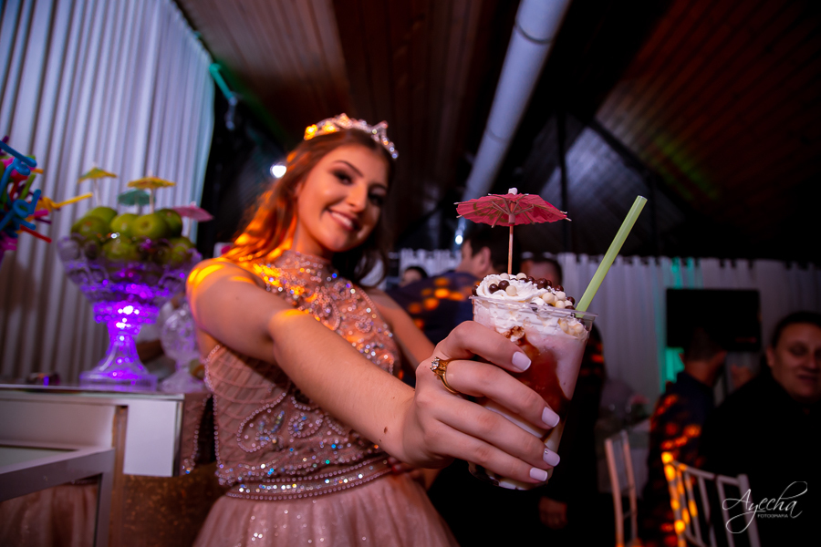 Cynthia Ayres Decoração; 15 anos; Debutantes Curitiba; Associação Sanepar Curitiba; 15 anos bailarina; balada 15 anos; deborah ayecha fotografia; fotógrafos curitiba; melhores fotografos casamento curitiba; barthender curitiba; bolo vivo 15 anos;