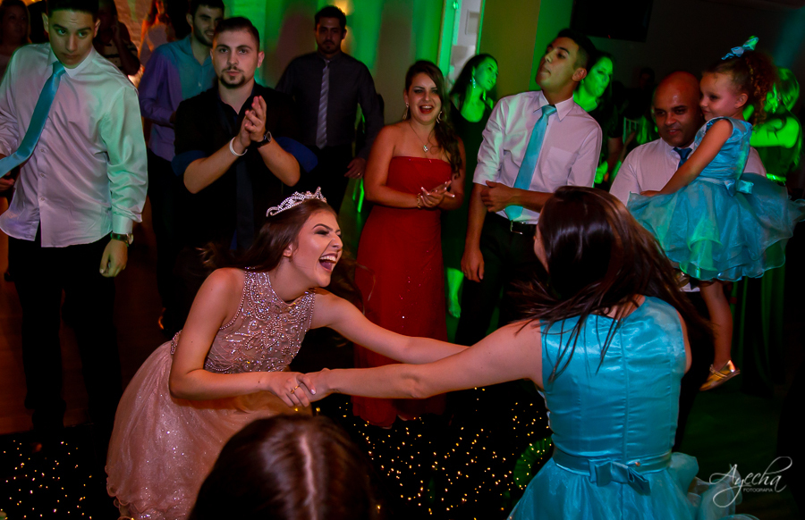 Cynthia Ayres Decoração; 15 anos; Debutantes Curitiba; Associação Sanepar Curitiba; 15 anos bailarina; balada 15 anos; deborah ayecha fotografia; fotógrafos curitiba; melhores fotografos casamento curitiba; ensaio debutante; bolo vivo 15 anos;