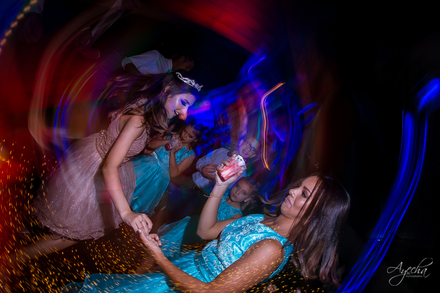 Cynthia Ayres Decoração; 15 anos; Debutantes Curitiba; Associação Sanepar Curitiba; 15 anos bailarina; balada 15 anos; deborah ayecha fotografia; fotógrafos curitiba; melhores fotografos casamento curitiba; ensaio debutante; bolo vivo 15 anos;