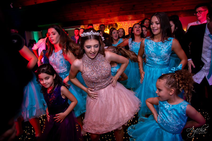 Cynthia Ayres Decoração; 15 anos; Debutantes Curitiba; Associação Sanepar Curitiba; 15 anos bailarina; balada 15 anos; deborah ayecha fotografia; fotógrafos curitiba; melhores fotografos casamento curitiba; barthender curitiba; bolo vivo 15 anos;